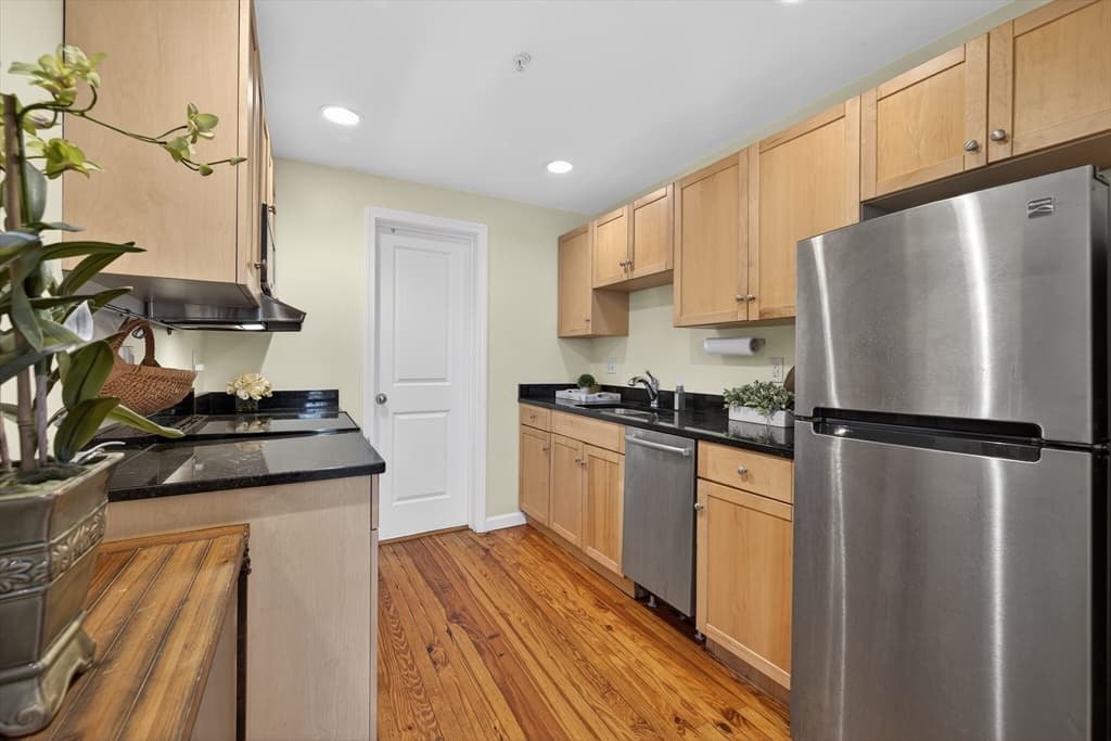 241 Hurley St # 1, Cambridge MA 02141