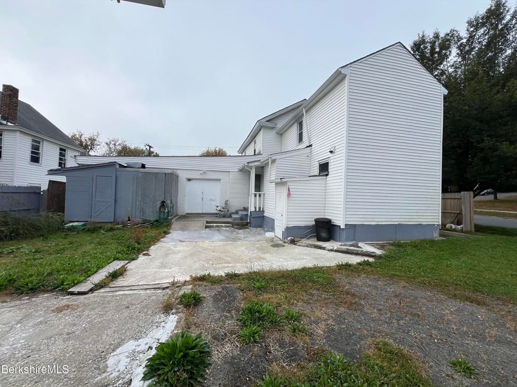 Single Family Residence at 334 Columbus Ave, Pittsfield MA 01201, Pittsfield, photo 3 of 42