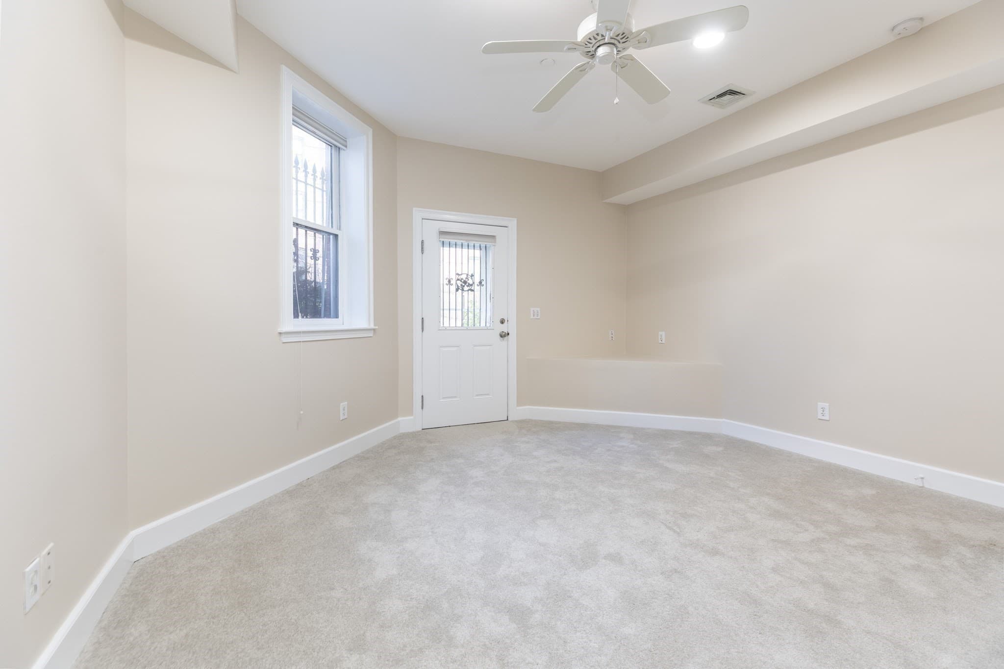 Condominium at 82 E Brookline St # 1, Boston MA 02118, photo 8 of 14