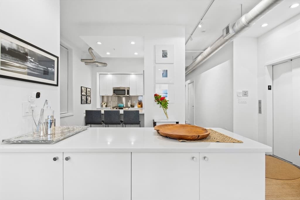 Condominium at 43 Winter St # 4, Boston MA 02108, photo 12 of 24