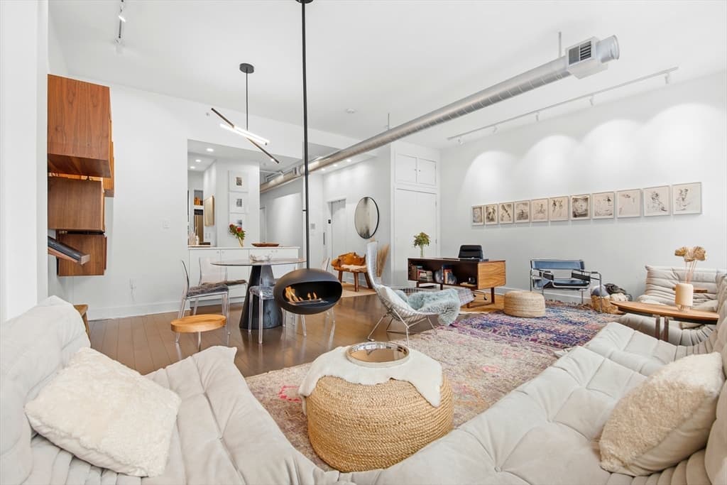 Condominium at 43 Winter St # 4, Boston MA 02108, photo 3 of 24