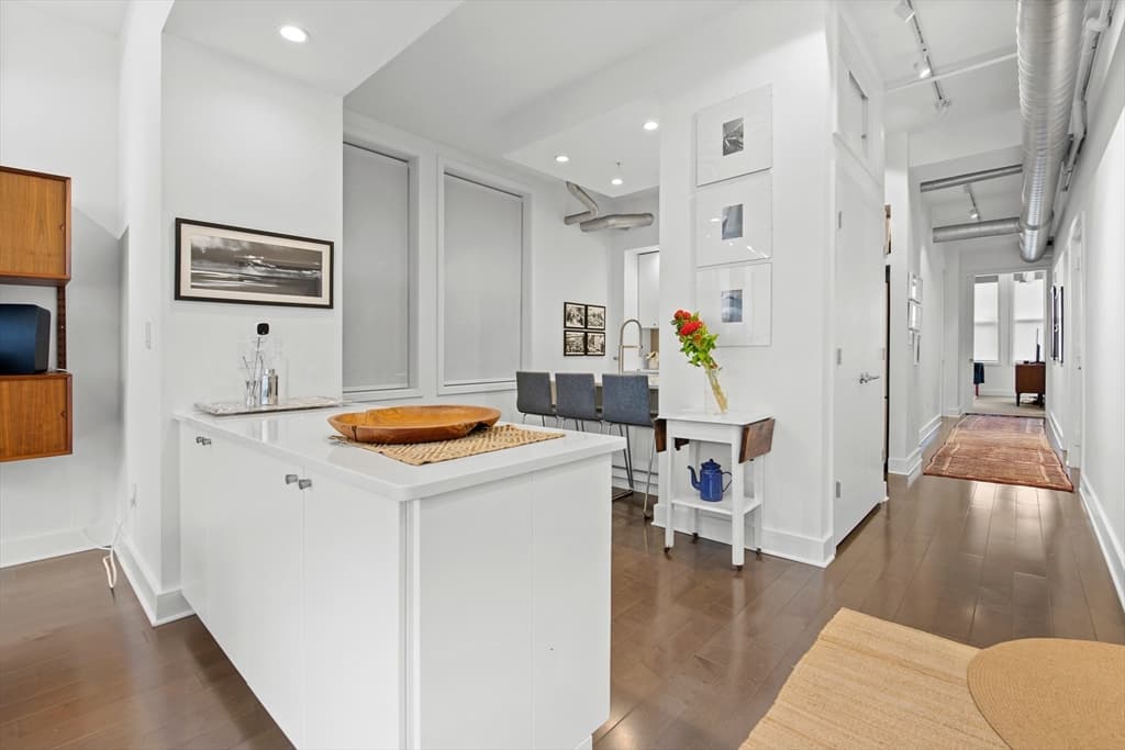 Condominium at 43 Winter St # 4, Boston MA 02108, photo 11 of 24