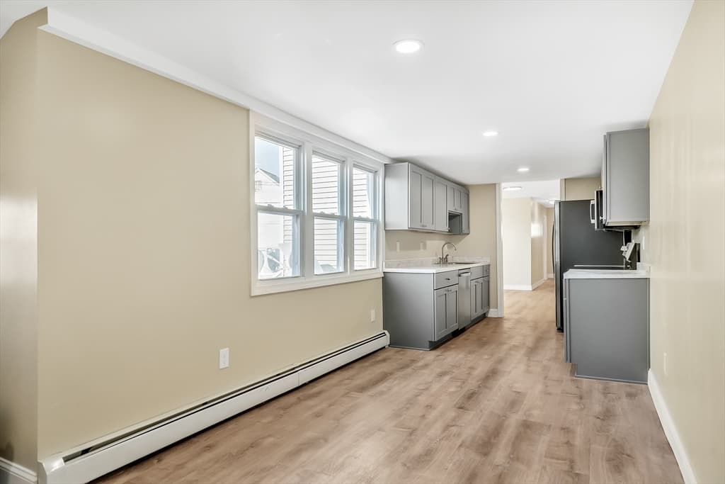 4 Family at 708-710 Central St, Lowell MA 01852, Lowell, photo 12 of 41