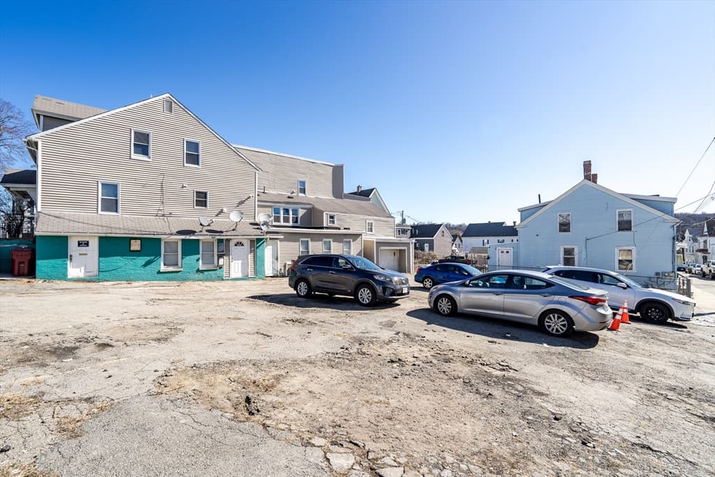 4 Family at 708-710 Central St, Lowell MA 01852, Lowell, photo 37 of 41