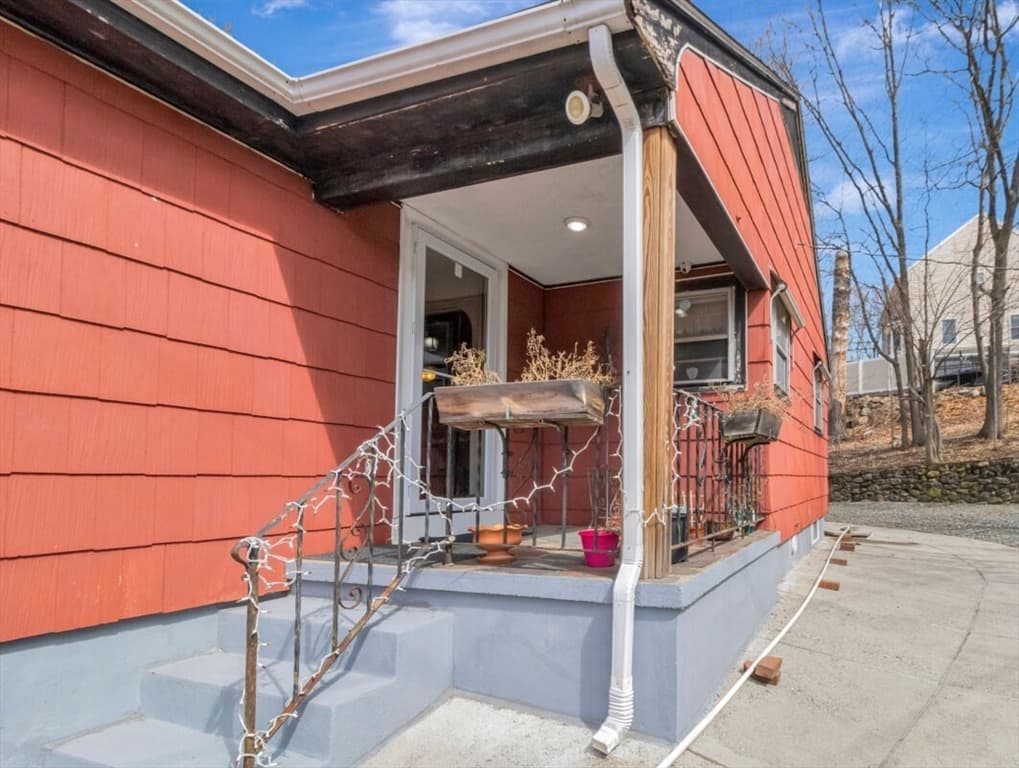 Single Family Residence at 222 Walnut St, Saugus MA 01906, photo 3 of 41