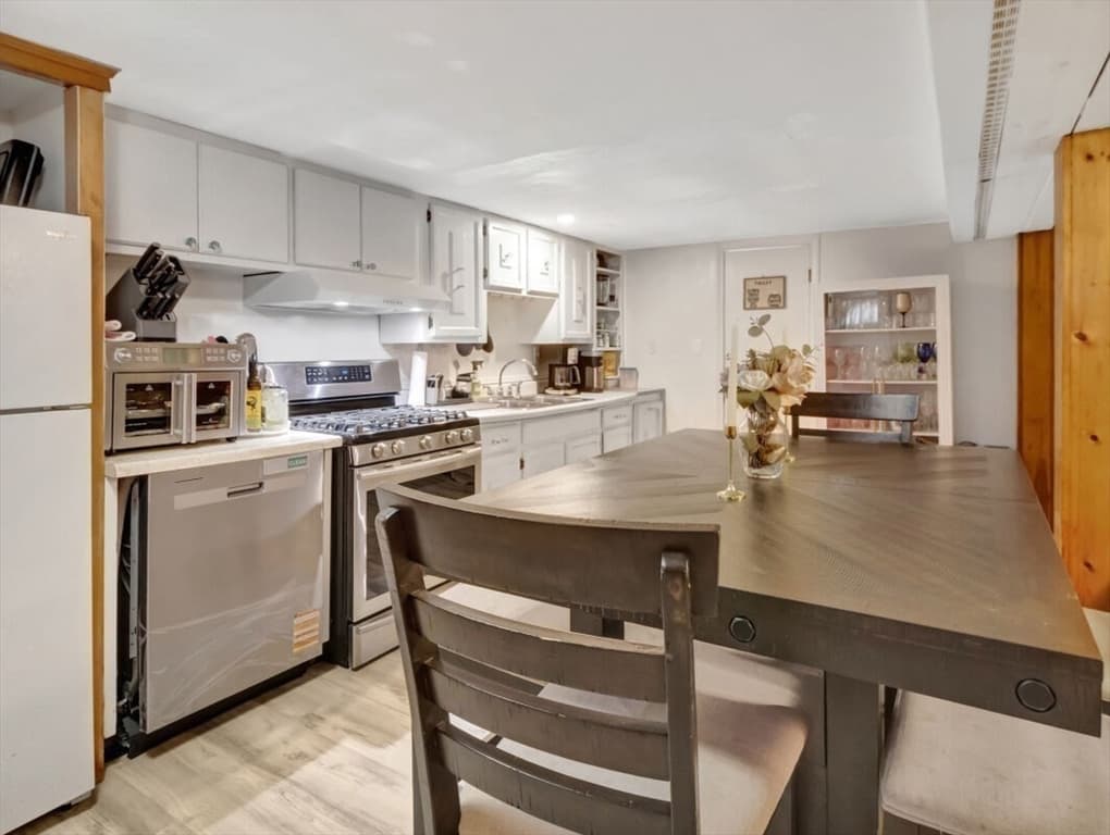 Single Family Residence at 222 Walnut St, Saugus MA 01906, photo 18 of 41