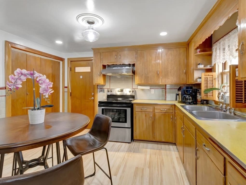 Single Family Residence at 222 Walnut St, Saugus MA 01906, photo 15 of 41