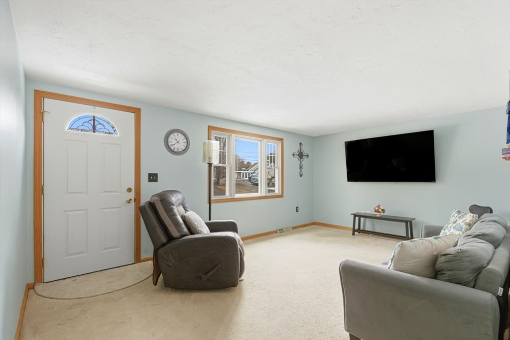 10 Wapping Rd, Kingston MA 02364 photo 2