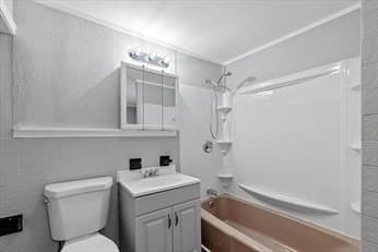 5-9 Family at 42-44 Summer Street, Leominster MA 01453, photo 6 of 10