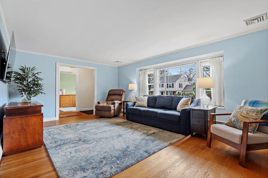 6 Shaw Rd, Belmont MA 02478 photo 5
