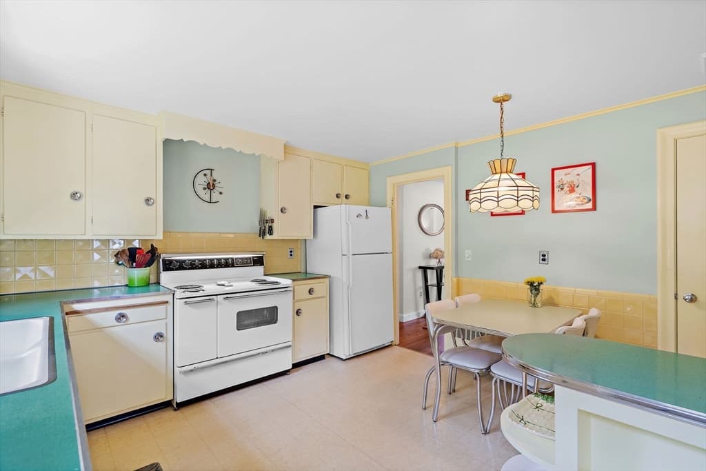 6 Shaw Rd, Belmont MA 02478 photo 9