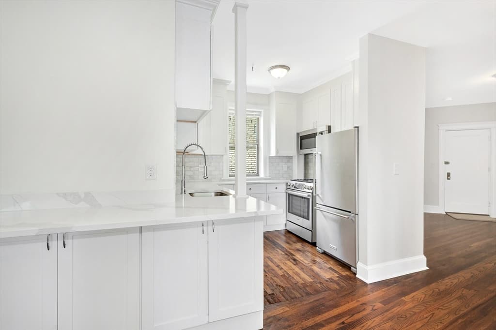 Condominium at 11 Park Dr # 22, Boston MA 02215, photo 4 of 40