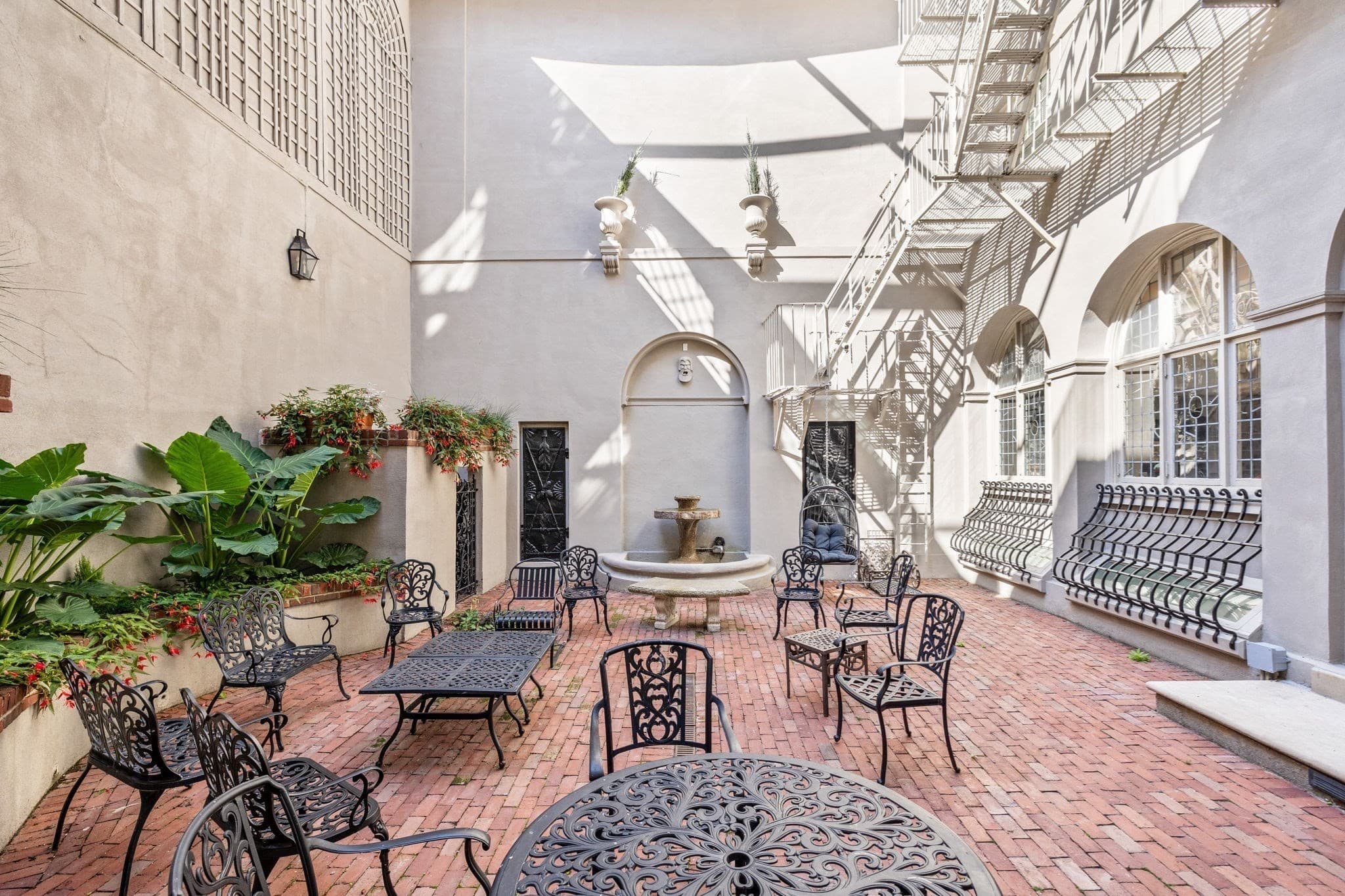 Condominium at 142 Chestnut Street # 5, Boston MA 02108, photo 17 of 20