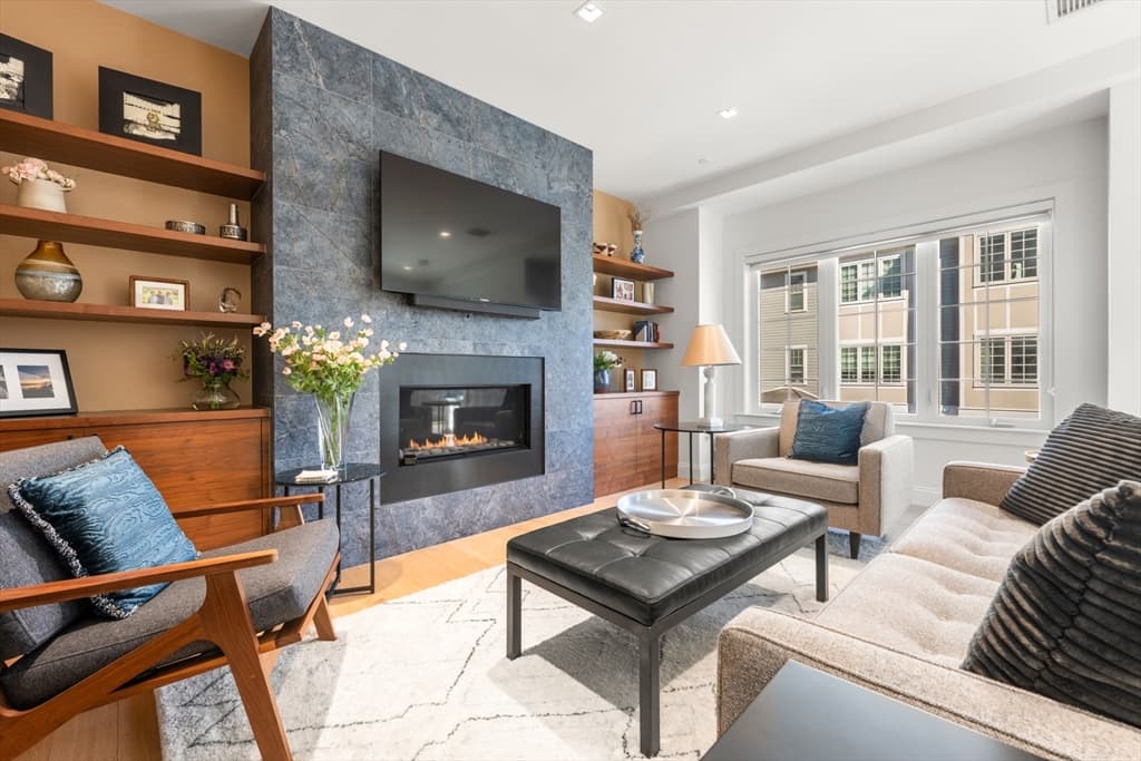 21 Crowninshield Rd # 21, Brookline MA 02446