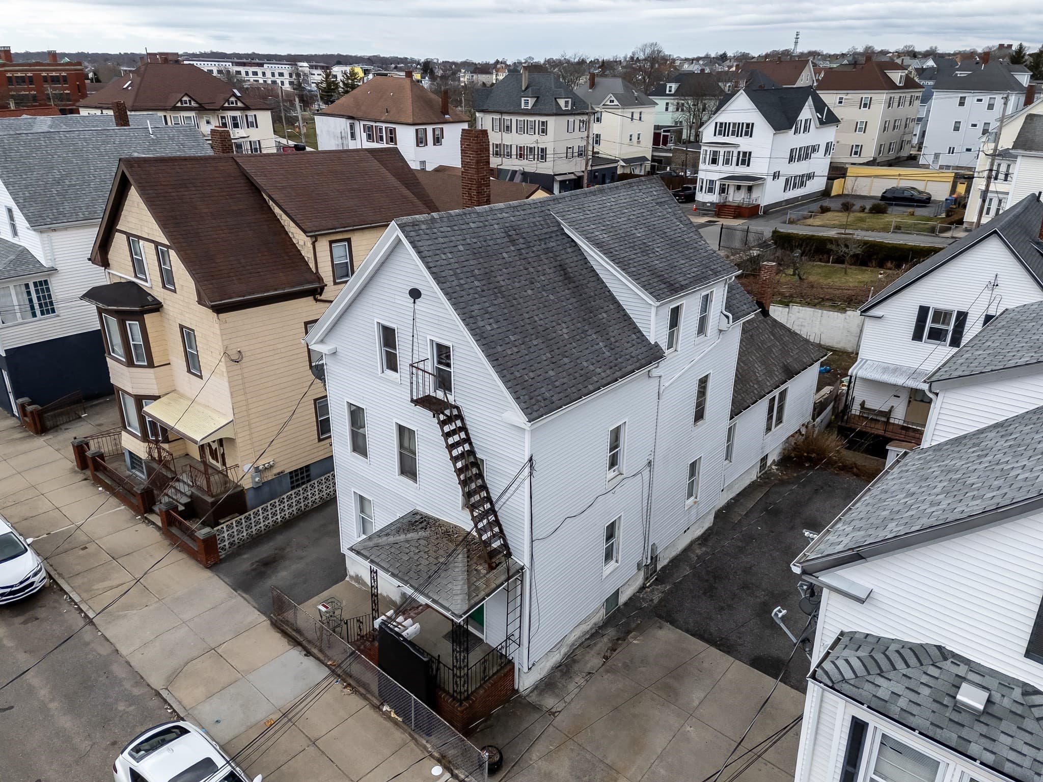 4 Family at 191 Bonney St, New Bedford MA 02740, photo 5 of 34