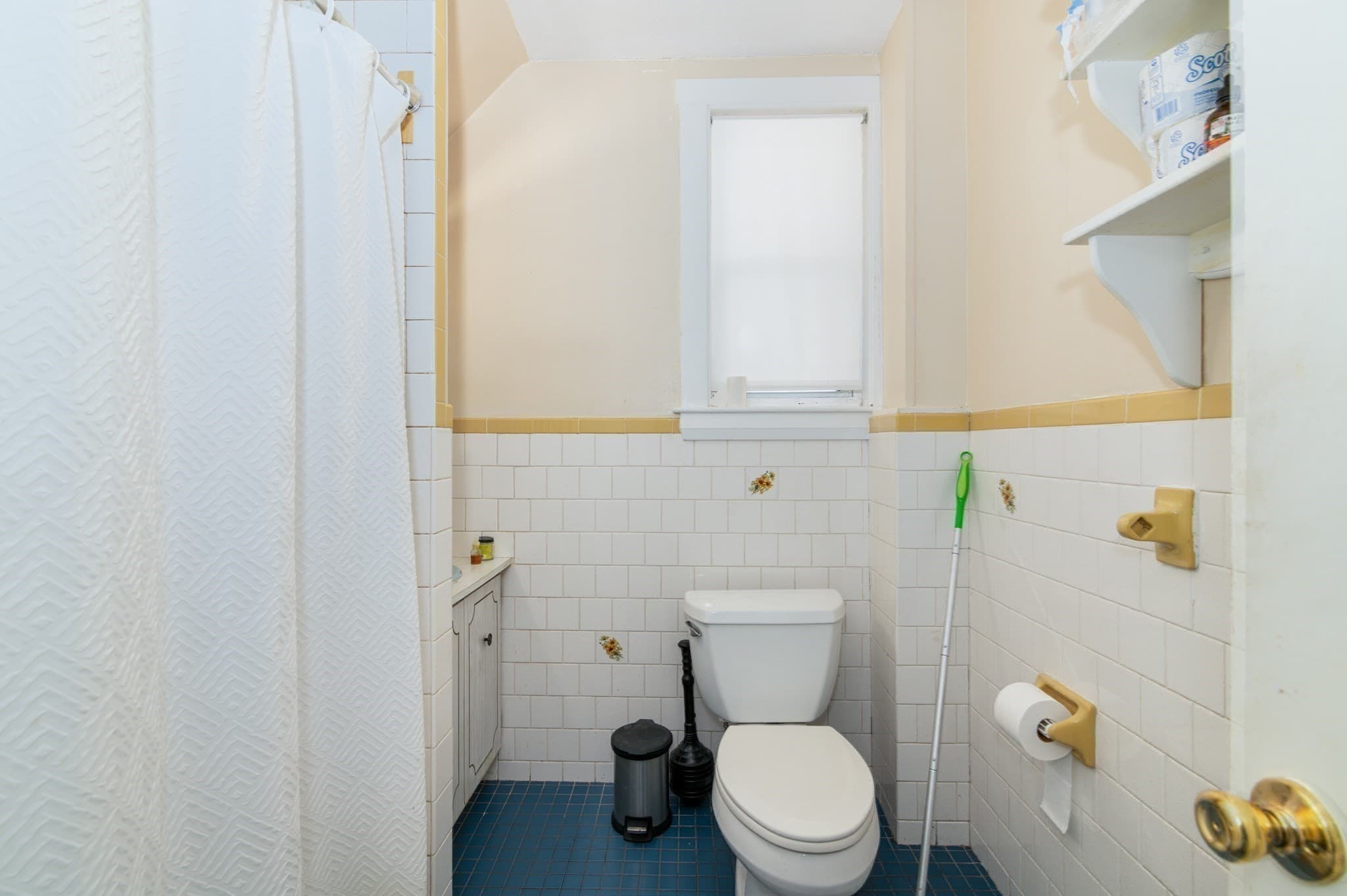 Multi Family at 165 Whitwell St, Quincy MA 02169, photo 34 of 39