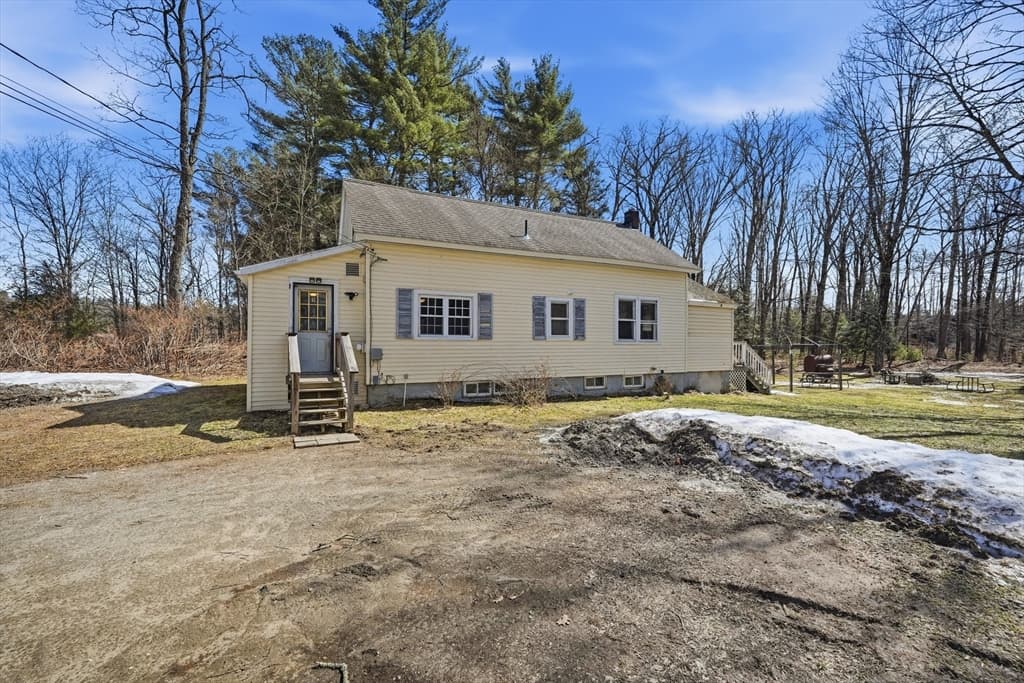 5 Torrey St, Easthampton MA 01027