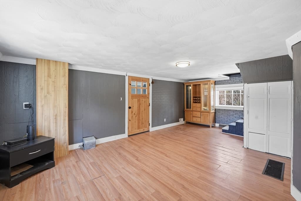 5 Torrey St, Easthampton MA 01027 photo 5