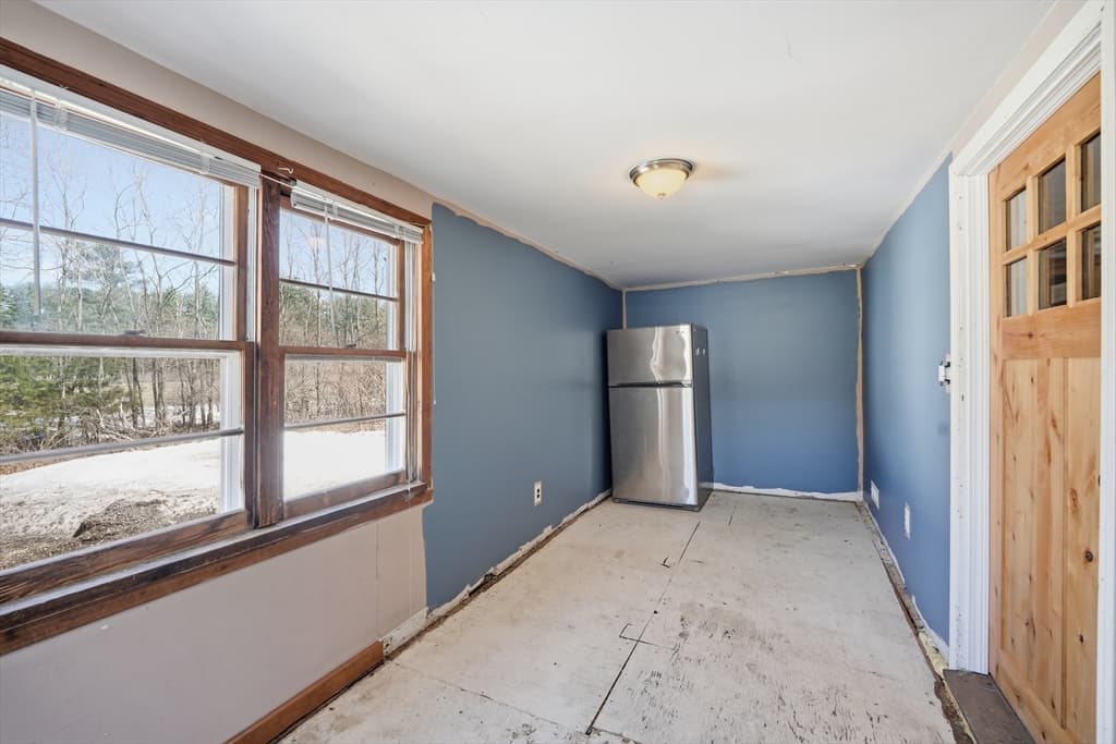 5 Torrey St, Easthampton MA 01027 photo 4