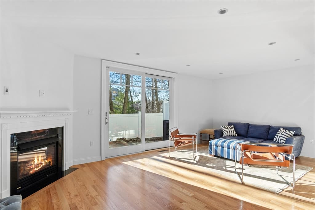 Condominium at 106 Johnson Woods Drive # 106, Reading MA 01867, photo 5 of 18