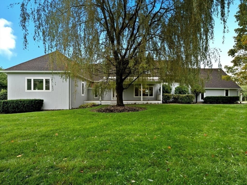 6 Lynbrook Rd, Southborough MA 01772