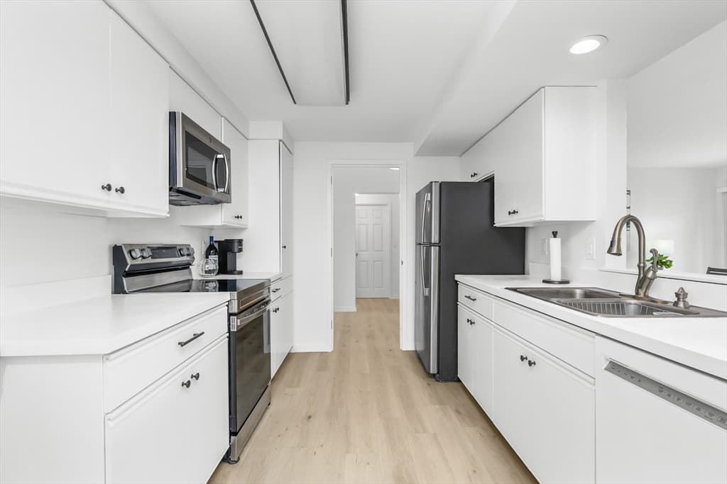 Condominium at 1 Belmont Road # 425, Harwich MA 02671, Harwich, photo 9 of 27
