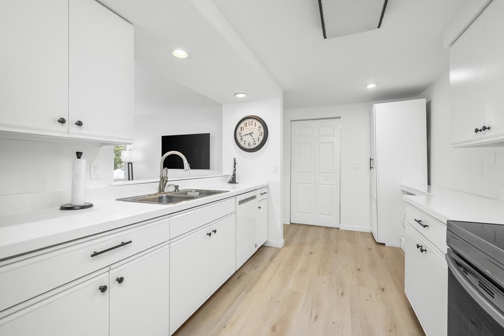 Condominium at 1 Belmont Road # 425, Harwich MA 02671, Harwich, photo 8 of 27