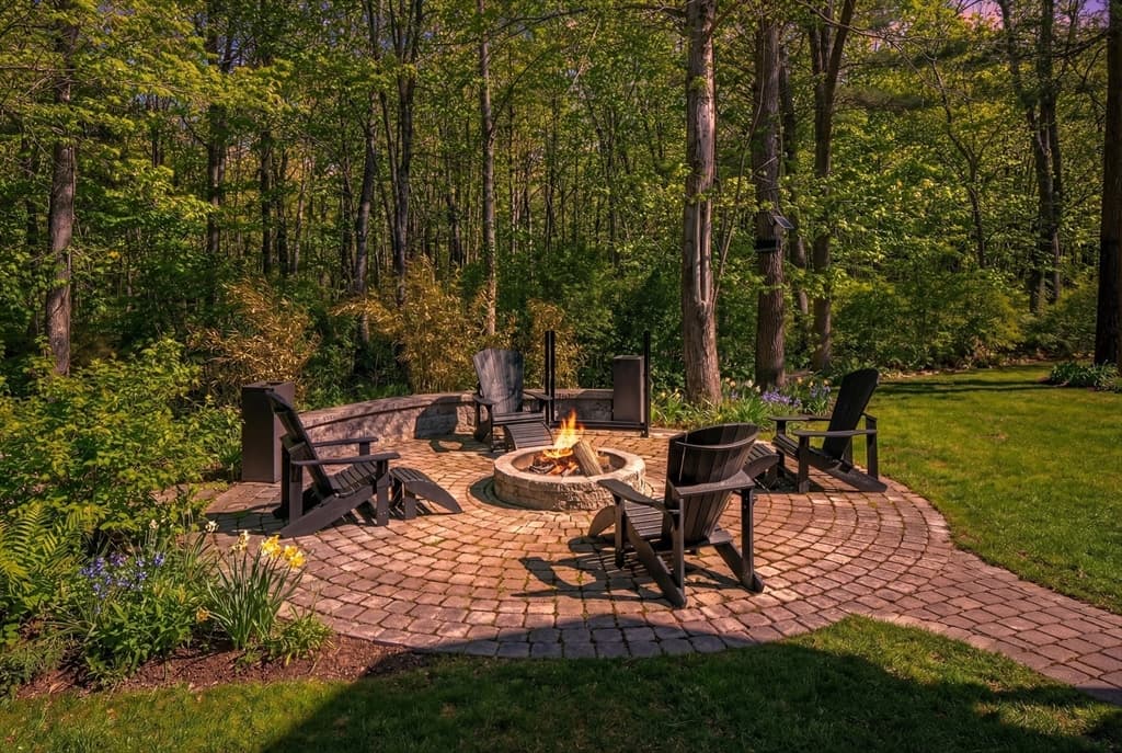 Single Family Residence at 4 Beech Tree Ln, Mattapoisett MA 02739, Mattapoisett, photo 9 of 42