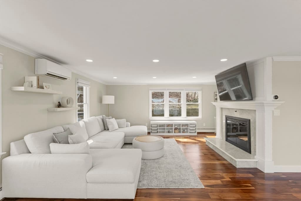 Single Family Residence at 29 Eagle Hill Drive, Plymouth MA 02360, photo 13 of 42