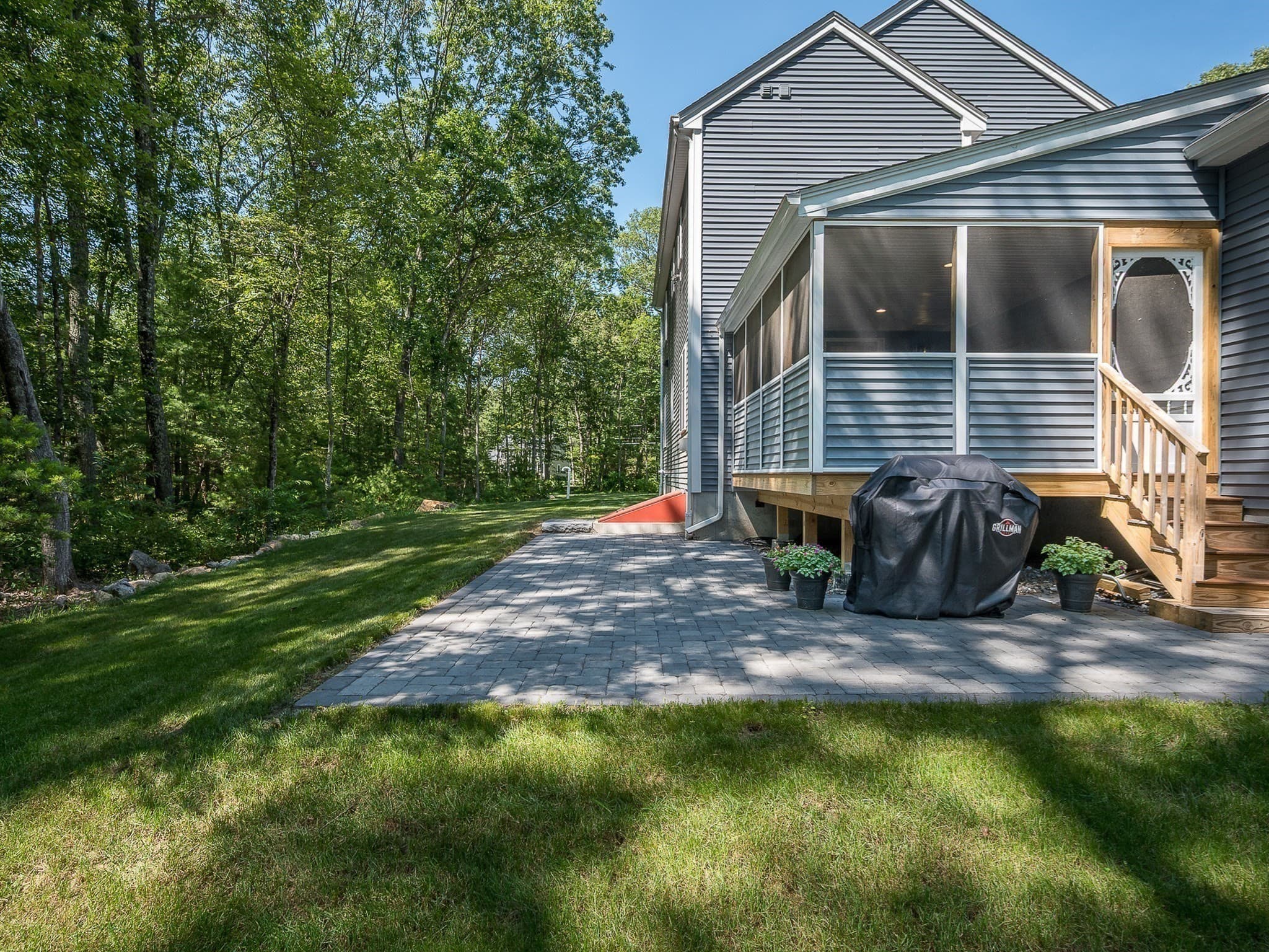 Single Family Residence at 85 East St, Uxbridge MA 01569, photo 37 of 42