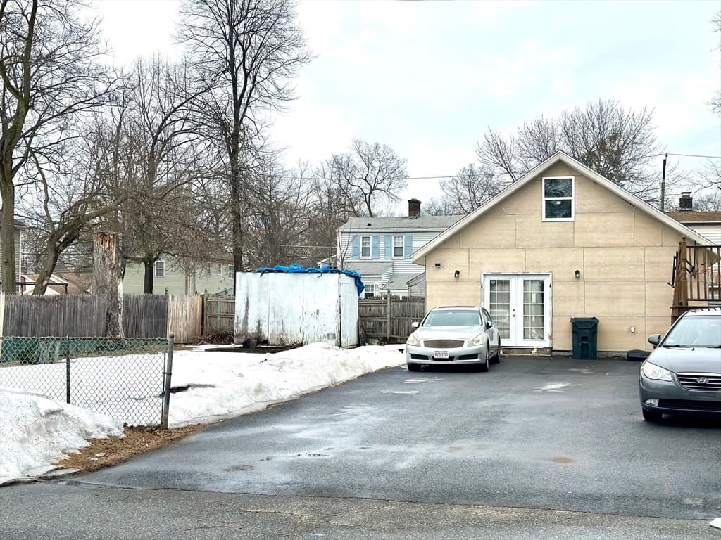 Single Family Residence at 127 Elijah St, Springfield MA 01109, Springfield, photo 23 of 36