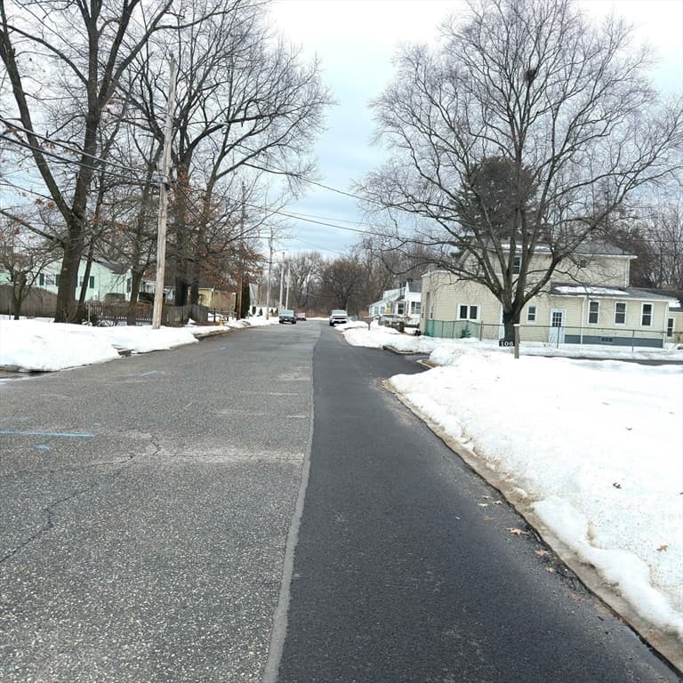 Single Family Residence at 127 Elijah St, Springfield MA 01109, Springfield, photo 34 of 36