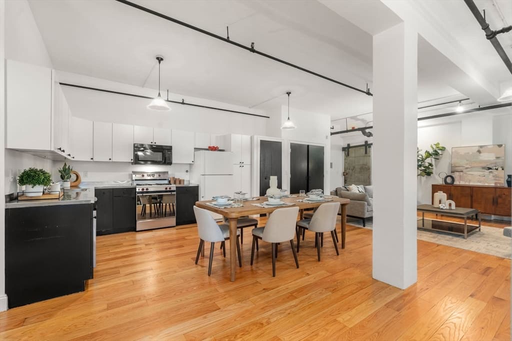Condominium at 13-19 Stanhope Street # 2B, Boston MA 02116, photo 5 of 23