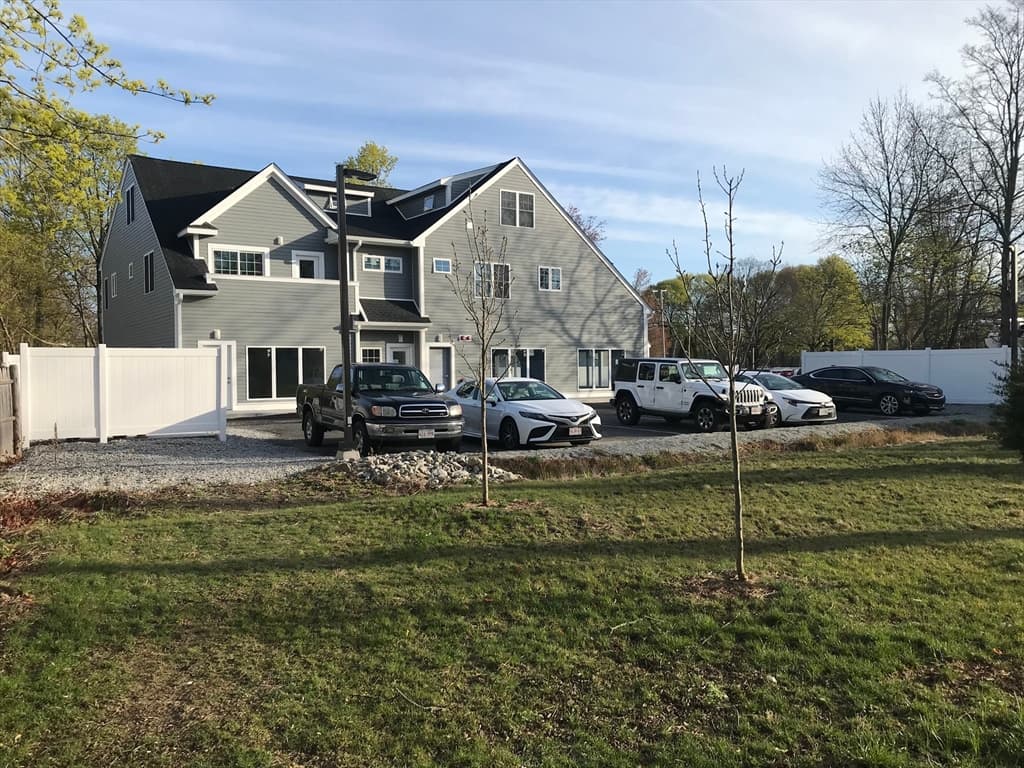 147 S Main St, Cohasset MA 02025 photo 4