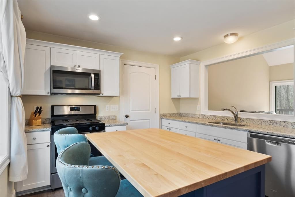 Condominium at 3 Pine Hill Way # 3, Harvard MA 01451, Harvard, photo 8 of 32
