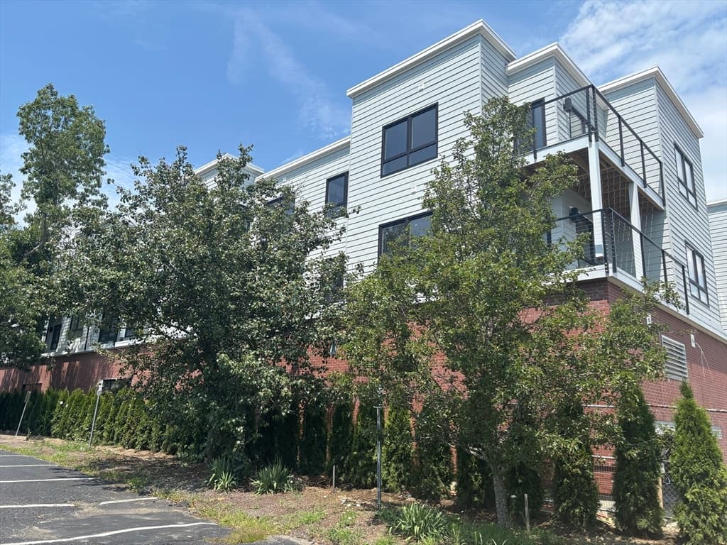 Condominium at 1391 Main Street # 301, Walpole MA 02081, photo 3 of 22
