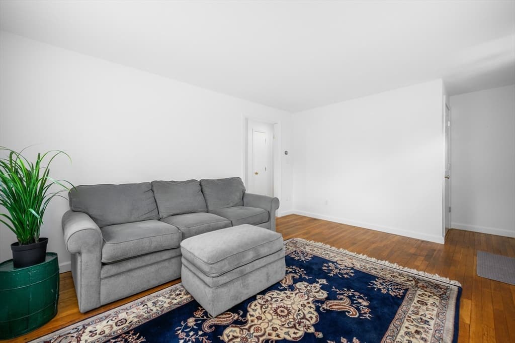 Single Family Residence at 177 Bayview Cir, Barnstable MA 02655, photo 13 of 38
