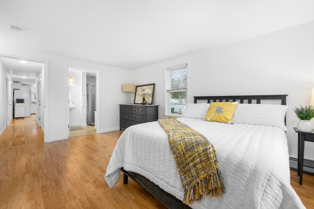 Single Family Residence at 177 Bayview Cir, Barnstable MA 02655, photo 16 of 38