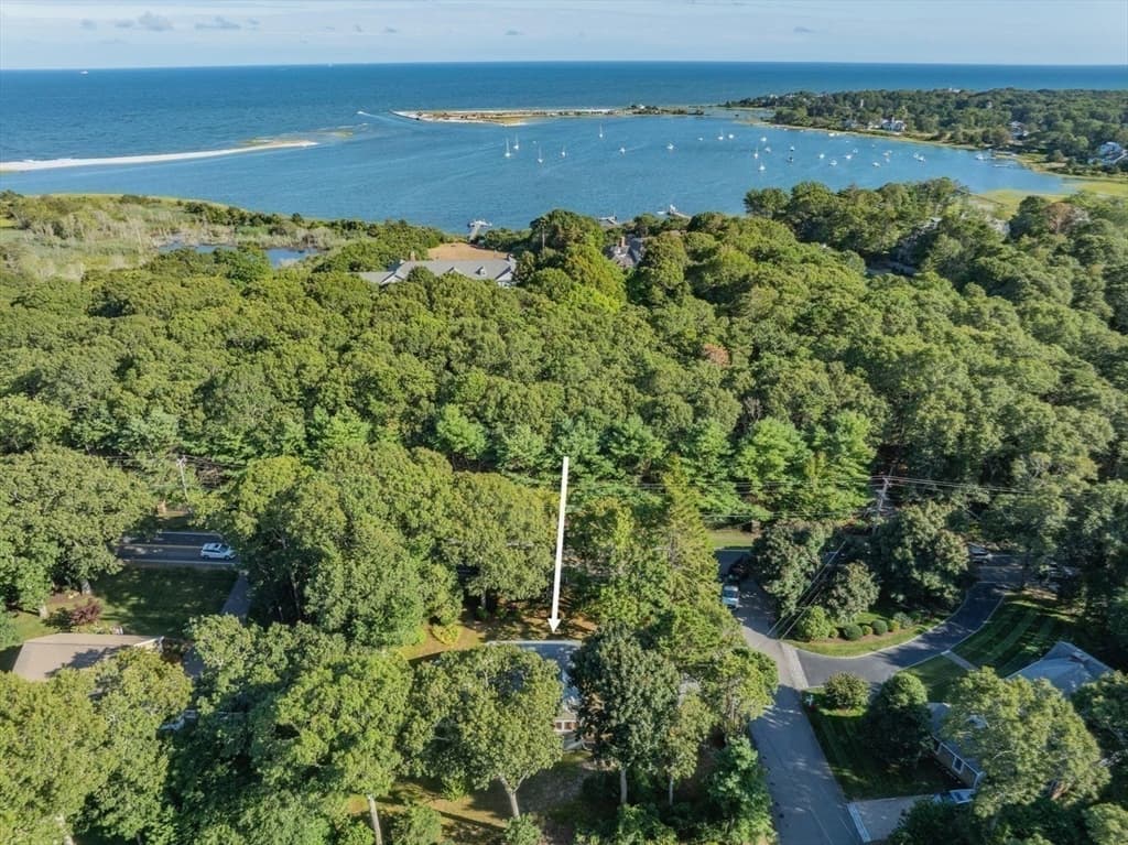 Single Family Residence at 177 Bayview Cir, Barnstable MA 02655, photo 7 of 38