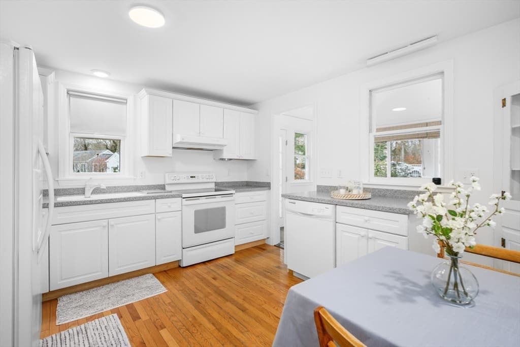 Single Family Residence at 177 Bayview Cir, Barnstable MA 02655, photo 11 of 38