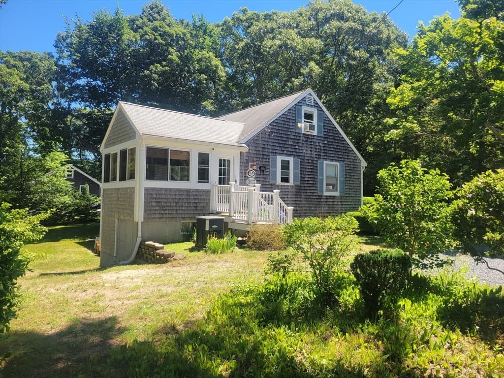 Single Family Residence at 177 Bayview Cir, Barnstable MA 02655, photo 4 of 38