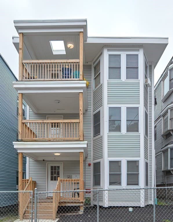 35 Ellington St, Boston MA 02121