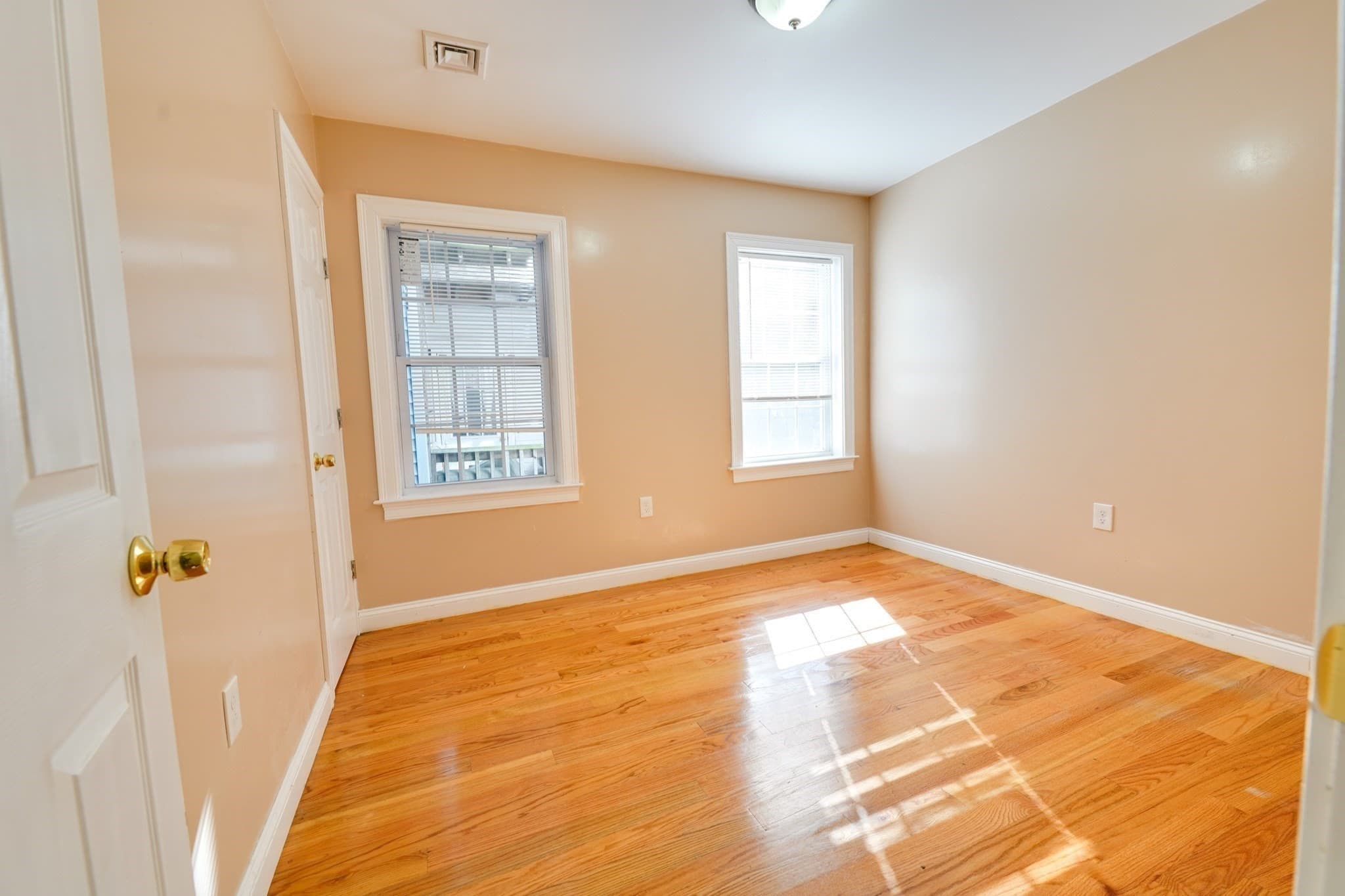 3 Family at 35 Ellington St, Boston MA 02121, Boston, photo 18 of 39