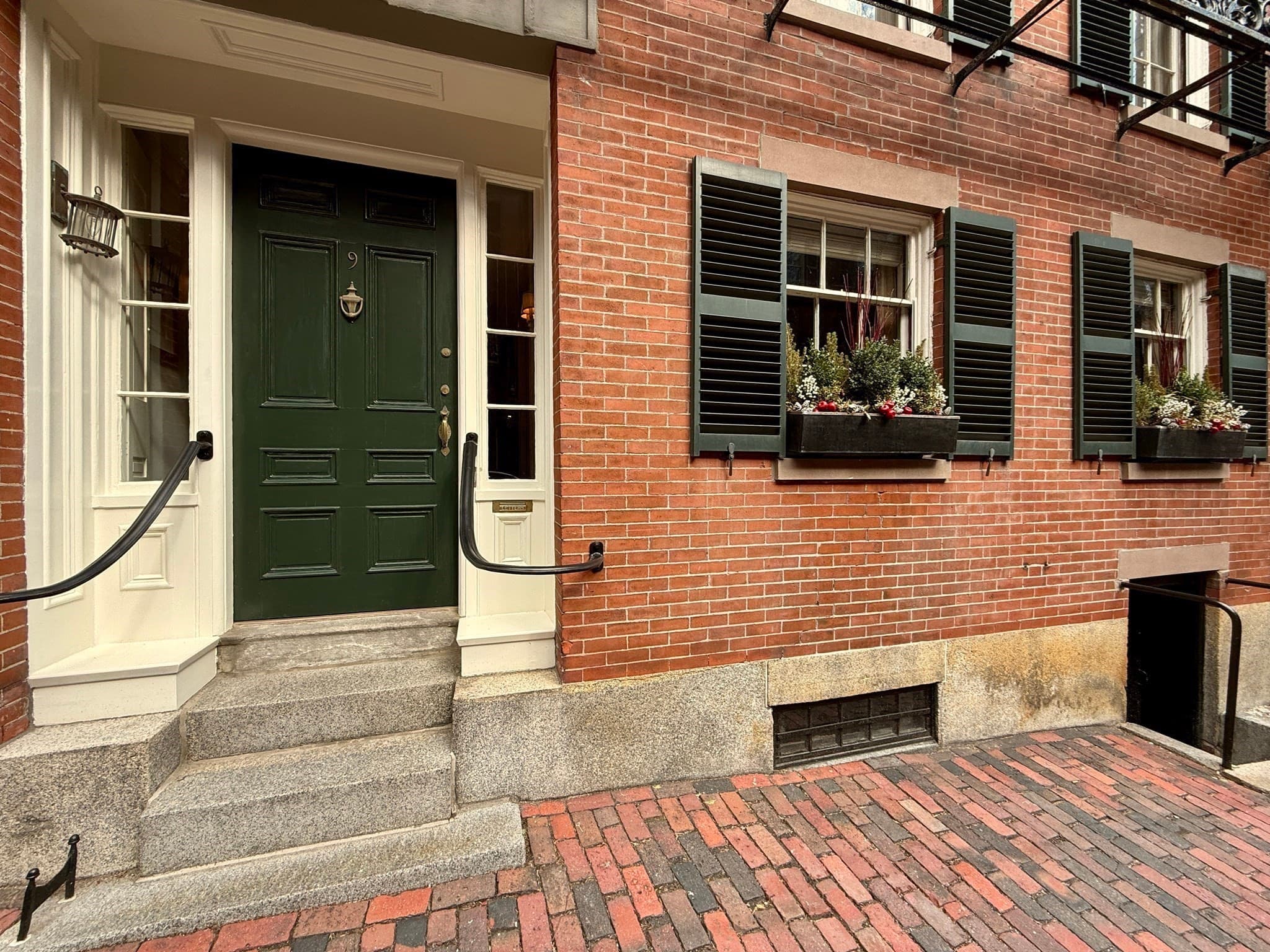 9 West Cedar St, Boston MA 02108