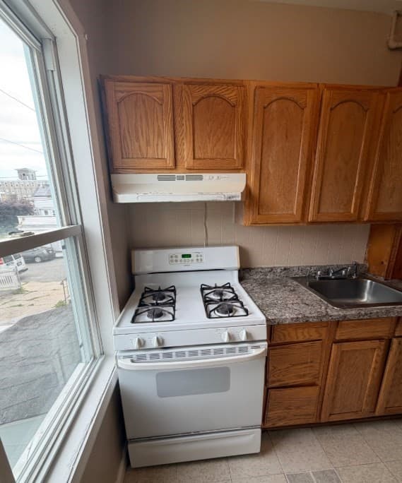 5-9 Family at 119-121 Tremont St, Fall River MA 02720, Fall River, photo 3 of 21