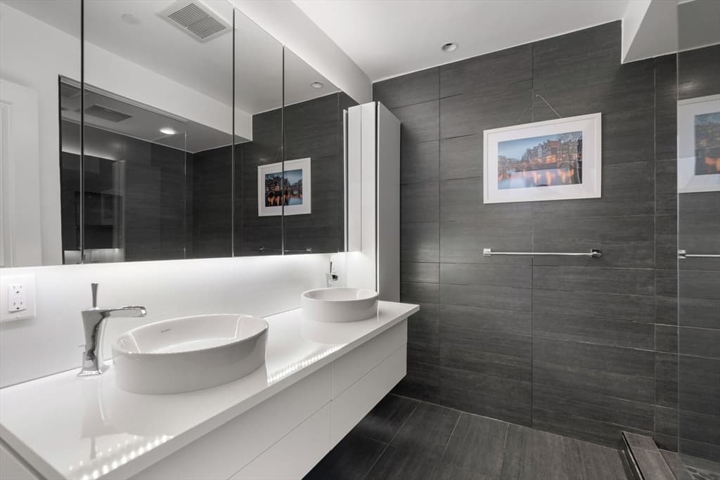 Condominium at 112 W Concord # 2, Boston MA 02118, photo 7 of 11