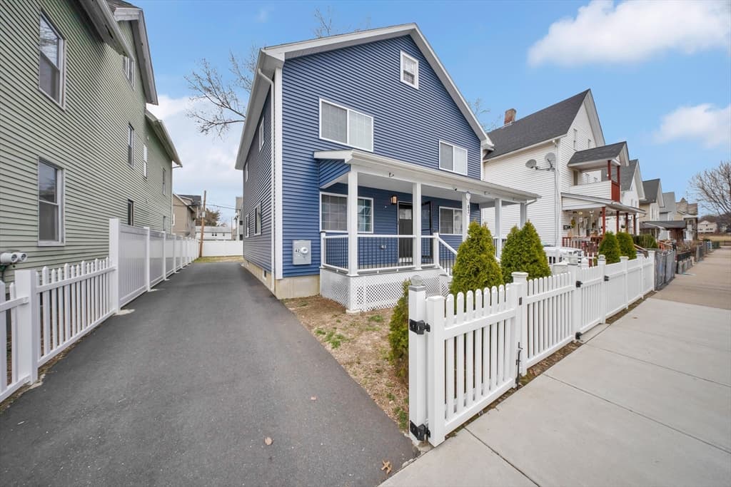 Single Family Residence at 42 Ringgold St, Springfield MA 01104, Springfield, photo 2 of 38
