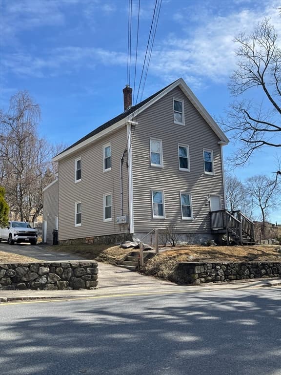 28 Beach St, Marlborough MA 01752