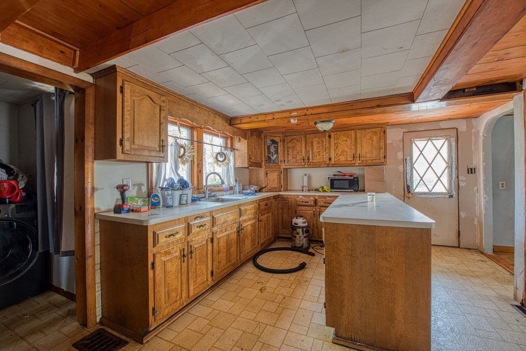 Single Family Residence at 22 Ocean Ave, Hanson MA 02341, Hanson, photo 8 of 12