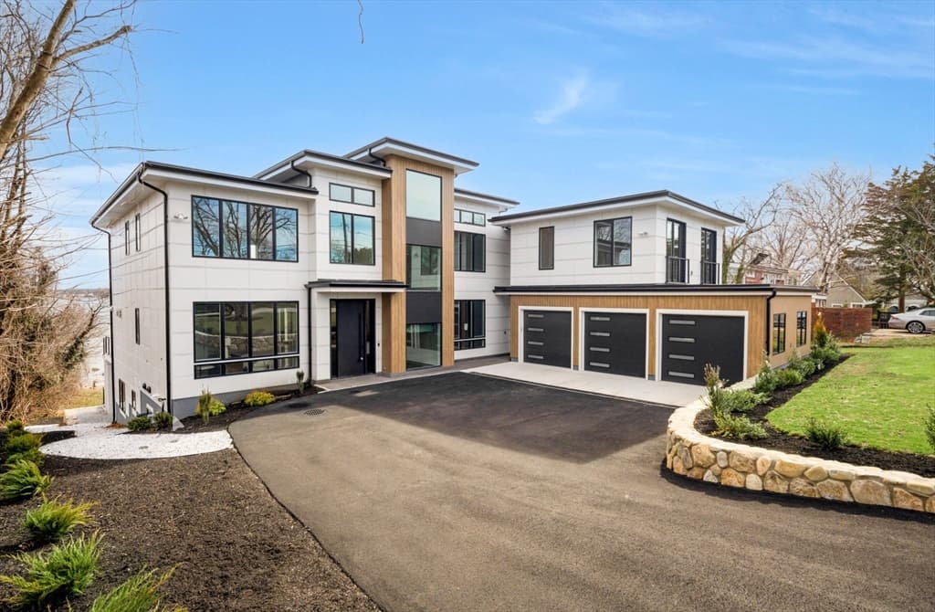 156 Crabtree, Quincy MA 02171